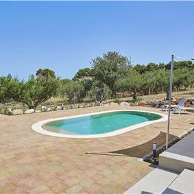 4 bedroom villa with pool, Castellammare del Golfo, sleeps 8-9